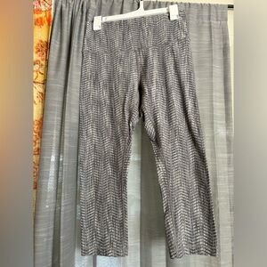 Lululemon cropped leggings size 10 patterned
